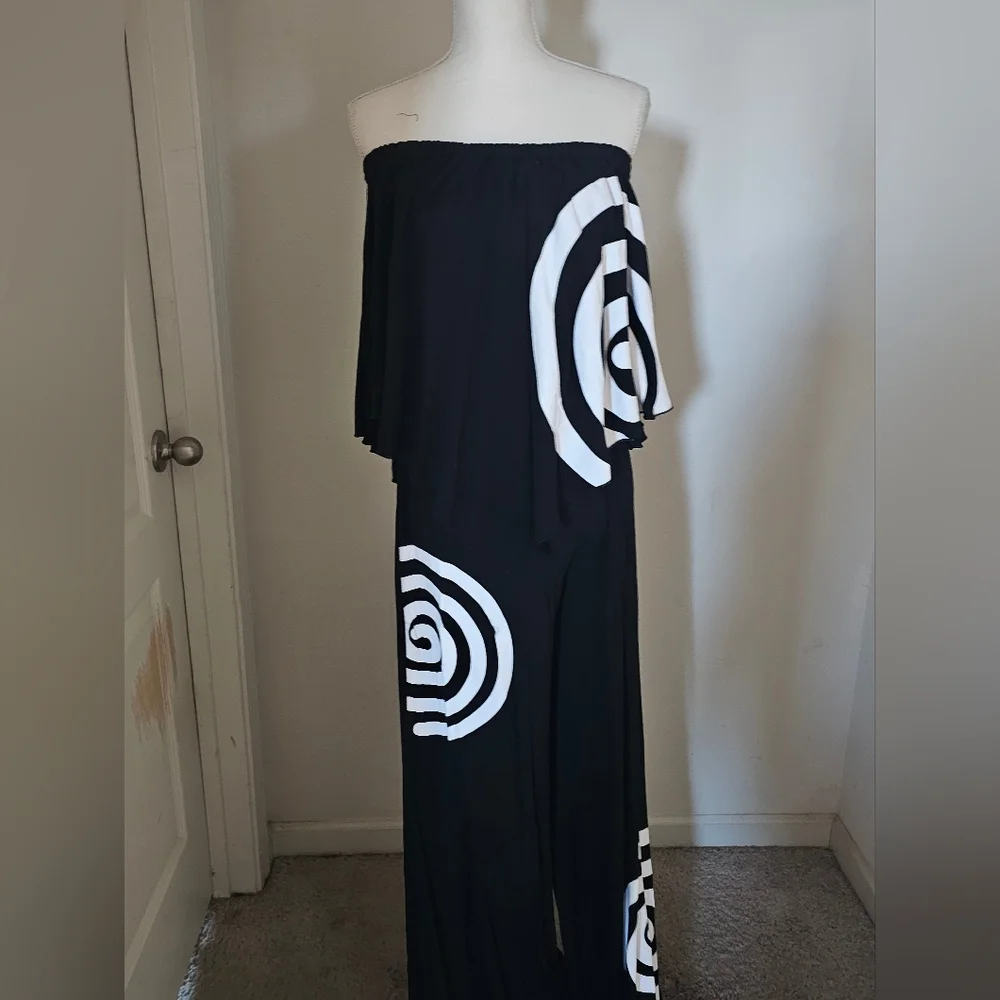 Chic Asymmetrical Black and White Jumpsiut - Picture 2 of 3